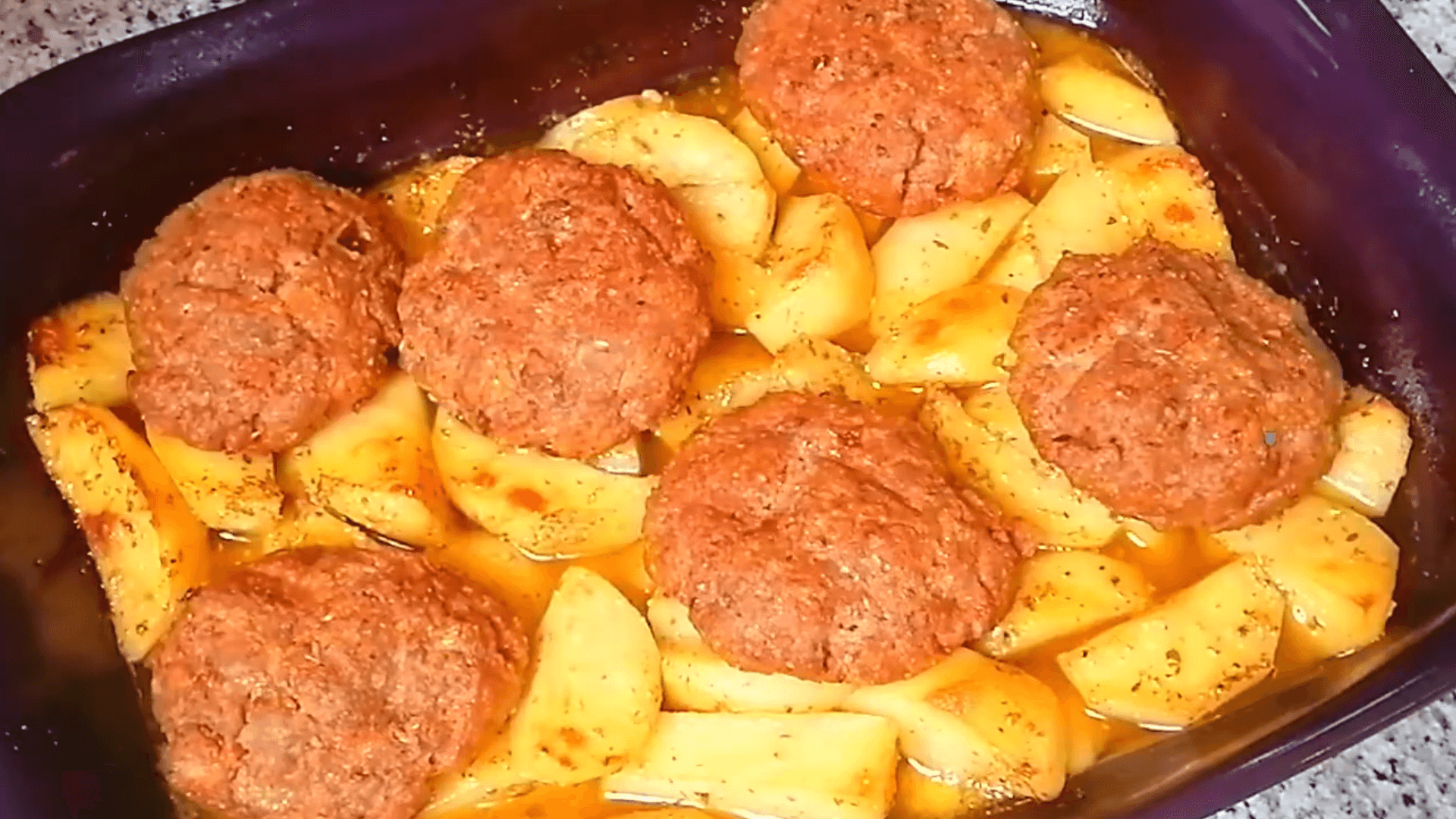 alt Biftecks grecs au four avec pommes de terre : une recette familiale et savoureuse